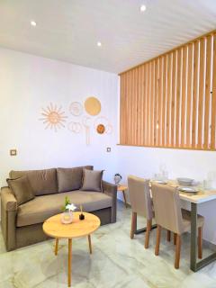 Anthouli homes 4, steps from beach and centre - 0
