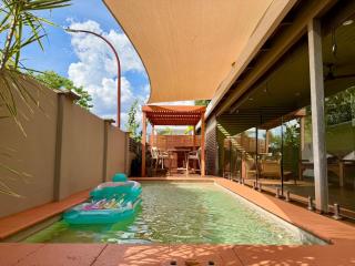 Warm, private, poolside retreat - 6