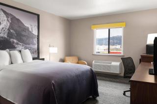 Super 8 by Wyndham Kalispell Glacier National Park - 4