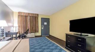 Econo Lodge Martin - 5