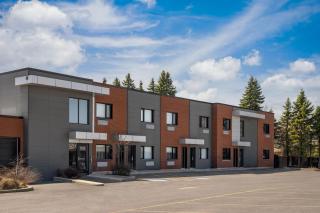 Ramada by Wyndham Laval - 8