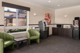 Ramada by Wyndham Laval - 5