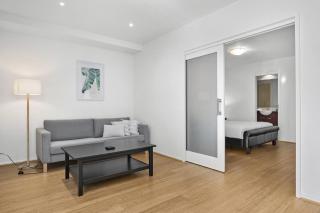 Spacious 1 Bed Apartment Near St Kilda Beach - 5