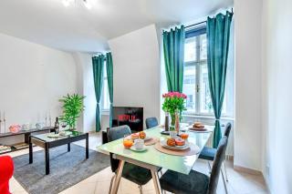 Spacious Apartment steps from the City Centre - 0