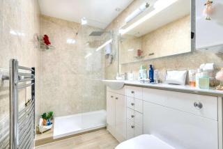 2 Bedroom Marina view Flat in Falmouth - 6