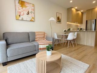 Central Ellerslie Cozy Townhouse 2 Bedroom plus Study - 7