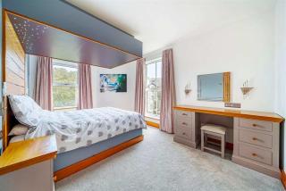 Perfect location in Falmouth near to Castle Beach - 3