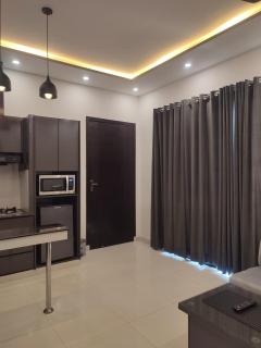 2BR Unique Rooftop Retreat Near Emporium Mall & Expo Center - 6