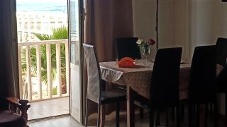 Suite beachfront near the station and Port, 5 beds - 9