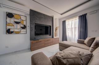 Stylish 3BR Maisonette in Qawra Near the Seafront - 0