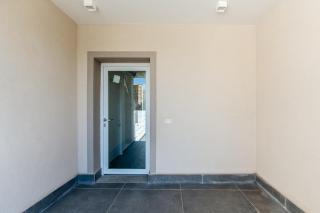 KeyRoom Patio & Parking near Lake Como - 4