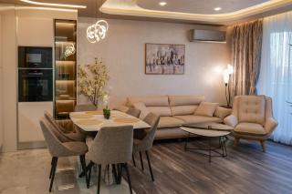 The Sunrise and the Sunset Apartment - Luxury 2BR Apartment with Mineral Pool & Parking - 5