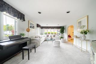 Spacious 6BR Summer Retreat - Sunny Outdoor Space - Family-Friendly 35 - 7