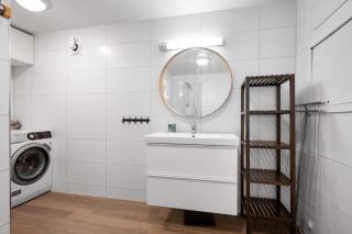 5-Bedroom Apartment in the City Center - Perfect Base for Groups - 8