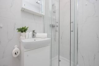 Modern Apartment with Air Conditioning in Downtown by Noclegi Renters - 7