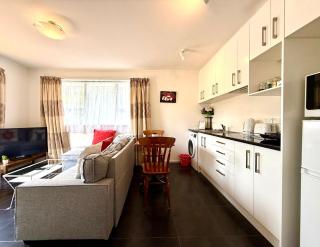 Cozy Waterfront Retreat 3mins away from State Highway 1 - 2