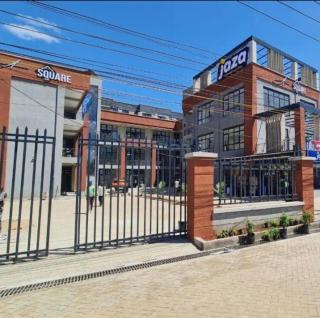 Modern 1BR near Transport with Workspace & Pool - 3
