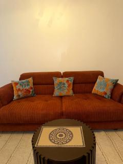 Modern 1BR near Transport with Workspace & Pool - 1