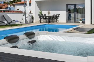Modern Villa Angelina in Poreč - by Istrabook - 6
