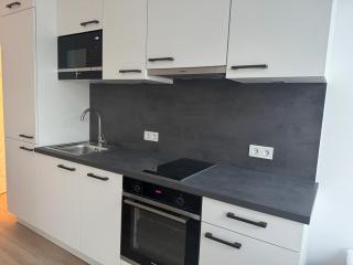 Luxury Modern Apartment with Balcony - 4