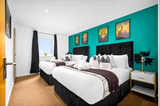 Luxe Two Bed Apartment - City Centre - Balcony - Bedroom TV 1012M - 8