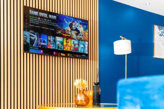 Luxe Two Bed Apartment - City Centre - Balcony - Bedroom TV 1012M - 3