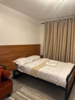 Cozy Studio with View and Dedicated Workspace , Near Transit - 1
