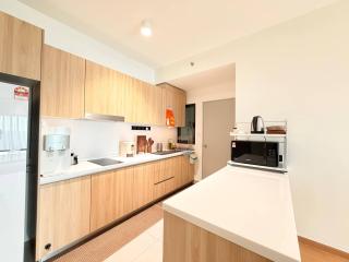 Sunset View w Full Kitchen & Massage Chair Mayabay Gamuda Cove KLIA Splashmania by HomeyByAA - 7