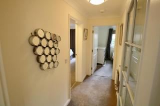 Bracknell 2 Bed Apartment with Parking - 5