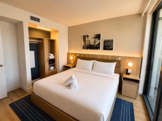 Gorgeous 1 Bedroom with balcony and amazing views - 1