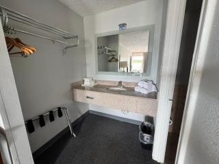 Bayou Inn - 4