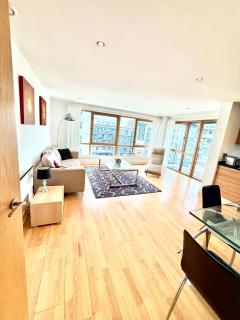 LEEDS DOCK Large balcony & fantastic view of entire dock on door step ROYAL ARMOURIES award winner host Large 2 bed apartment - 5