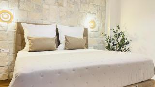 Stonehouse-Pag - 0