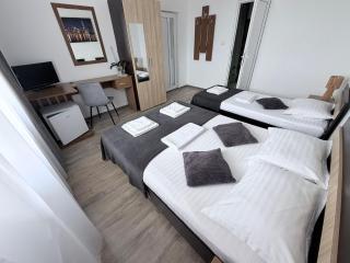 Pensiunea Gerard 2 Mai Camere Moderne cu baie privata, la 250 M de plaja ,Foisor, Parcare & WIfi Gratuit - 5