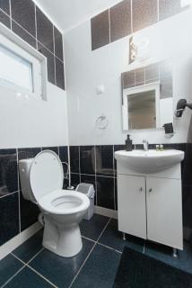 Pensiunea Gerard 2 Mai Camere Moderne cu baie privata, la 250 M de plaja ,Foisor, Parcare & WIfi Gratuit - 4