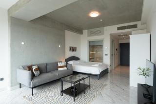 Stylish 1BR w Balcony,Pool,Parking #1 - 1