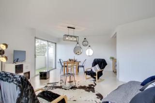 Bright apartment with balcony and sea view - 9