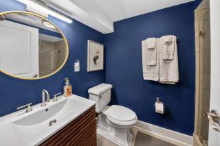 Crestwood Manor - An urban oasis with free parking - 6