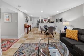 Crestwood Manor - An urban oasis with free parking - 3