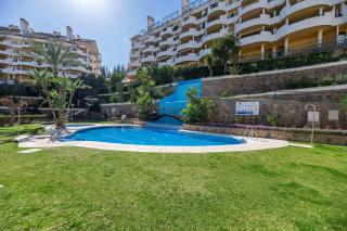 Newly Renovated 3BED Penthouse Retreat with Pools in Prime Location - 6