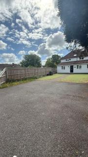 Gatwick 2 Bed Apartments Free Parking - 6