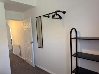 Gatwick 2 Bed Apartments Free Parking - 4