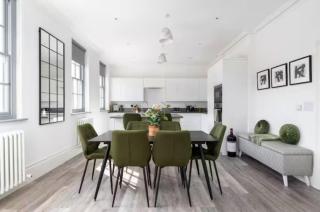 Luxury 3BR Home In Woburn | Free Parking - 8