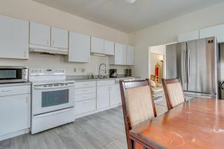 < 1 Mi to UIUC! Family Game Day Hub w/ Large Yard - 9