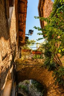 La Rocca Sospesa - Portico delle Foglie Apricale - 2