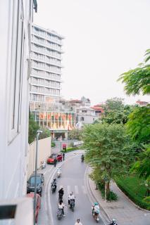 Sun Westlake View & Balcony Homestay - 9