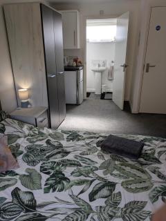 En-suite Double Rooms CORBY 1 Single with separate bathroom Short & Longer stays Shared fully equipped kitchen NN17 Off Shetland Way Near Rockingham - 9