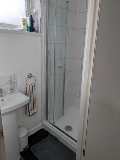 En-suite Double Rooms CORBY 1 Single with separate bathroom Short & Longer stays Shared fully equipped kitchen NN17 Off Shetland Way Near Rockingham - 3