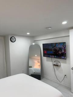 Stay with Hakeemah Downtown Toronto - 1