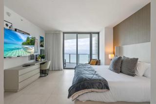 Gorgeous Oceanfront Three Bedroom Pools and Gym - 8
